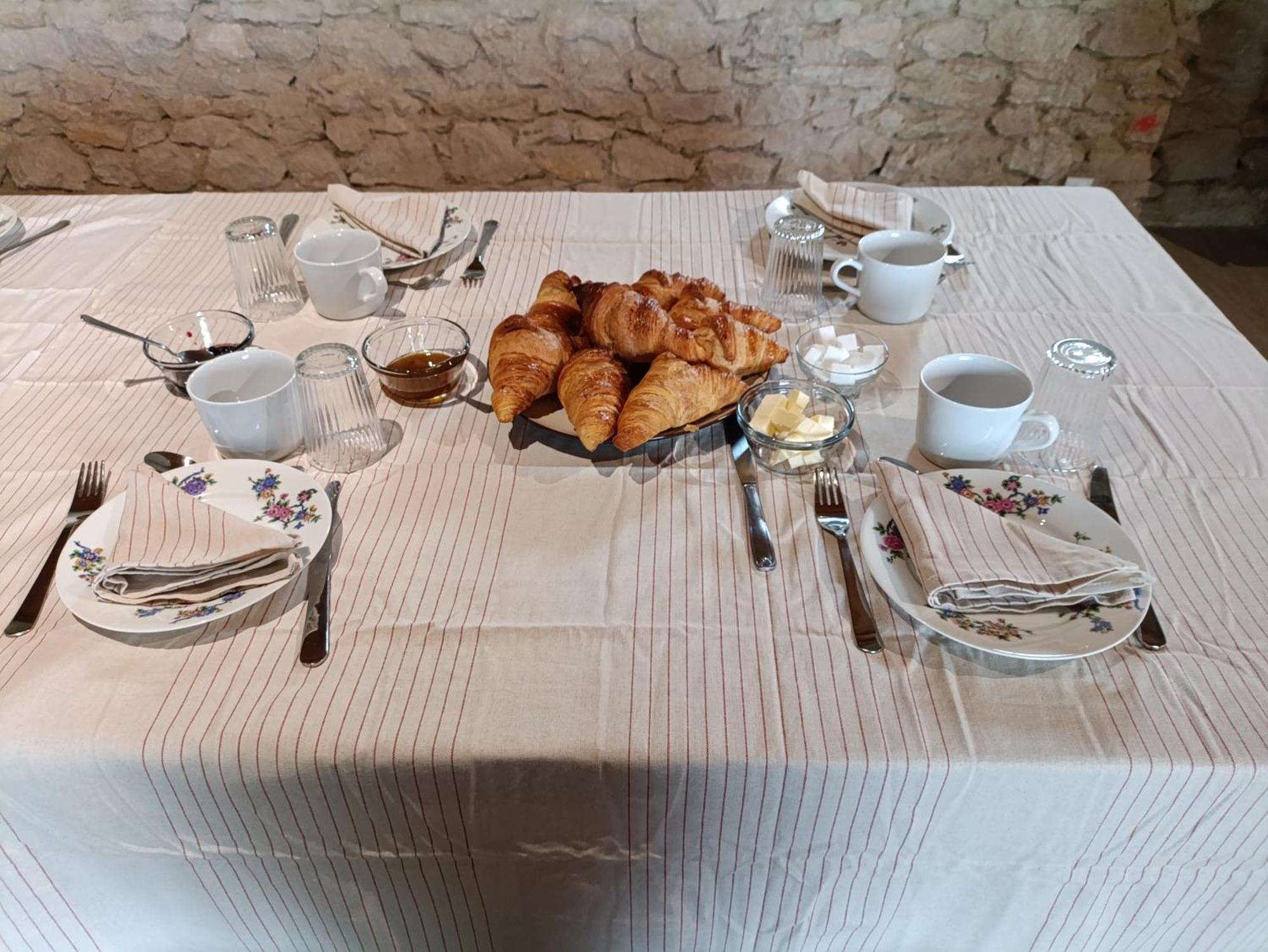 Les Chambres D'Emma Le Liege Luaran gambar